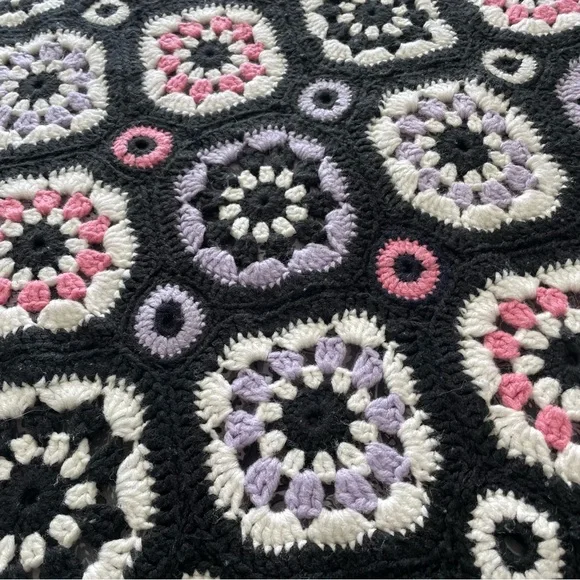 HP ⭐️ Handmade throw blanket | 39”W x 71” - Picture 2 of 15